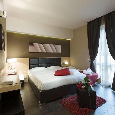 Unahotels Villa Dei Platani Foligno Eksteriør bilde