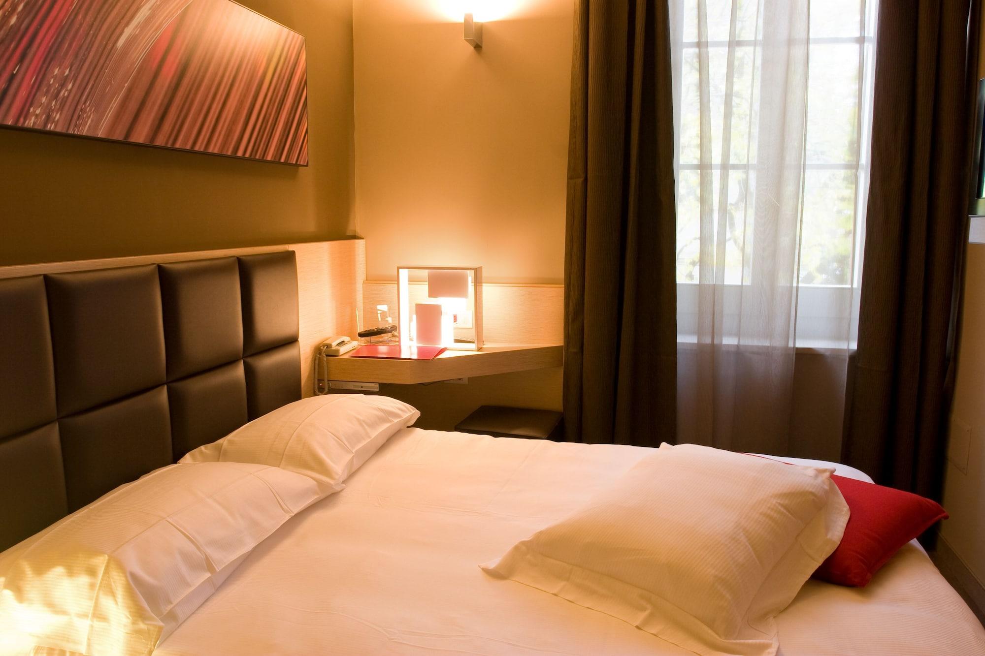 Unahotels Villa Dei Platani Foligno Eksteriør bilde