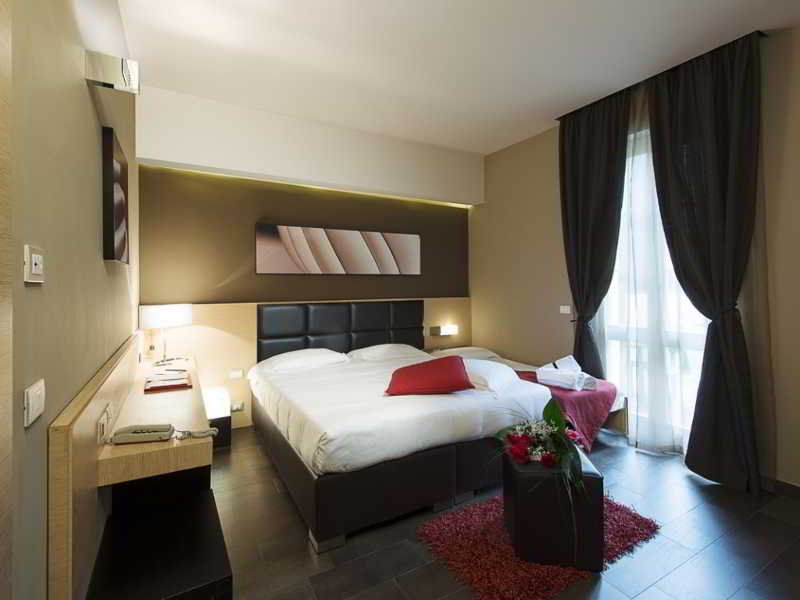 Unahotels Villa Dei Platani Foligno Eksteriør bilde