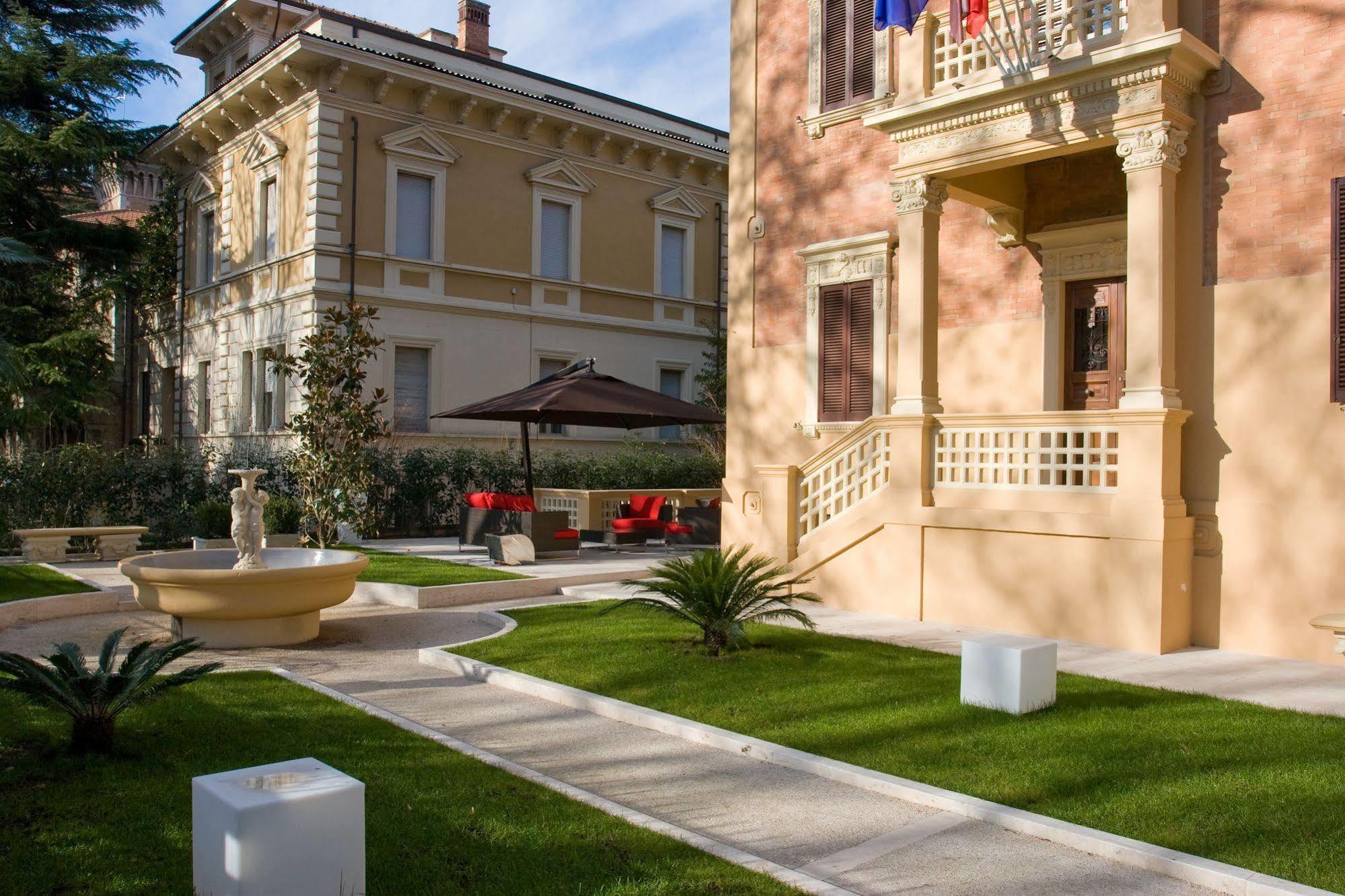 Unahotels Villa Dei Platani Foligno Eksteriør bilde