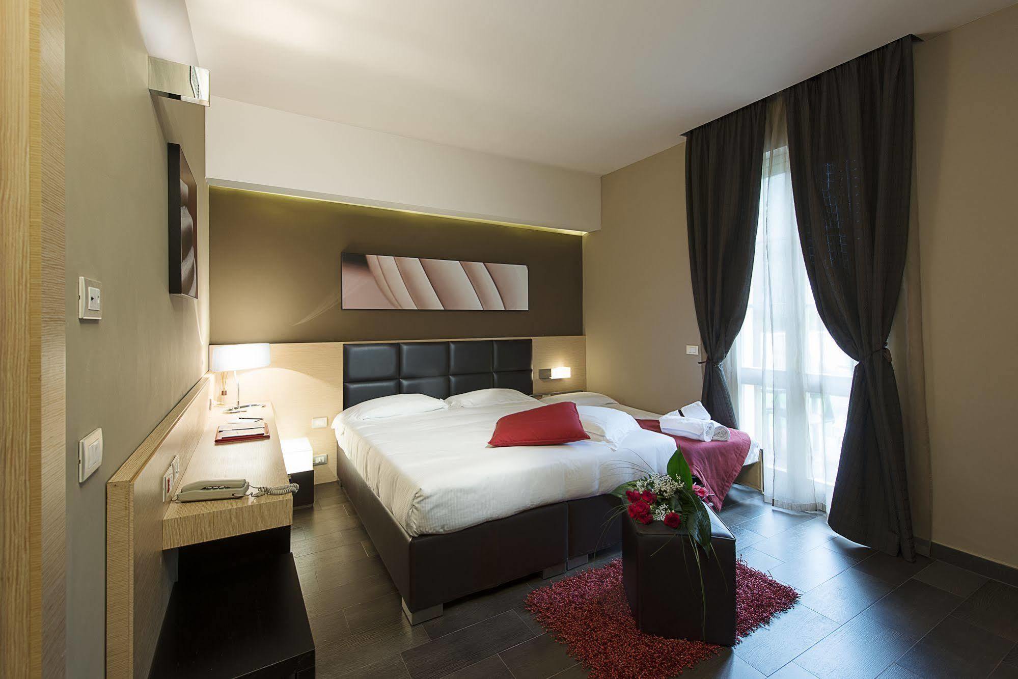 Unahotels Villa Dei Platani Foligno Eksteriør bilde