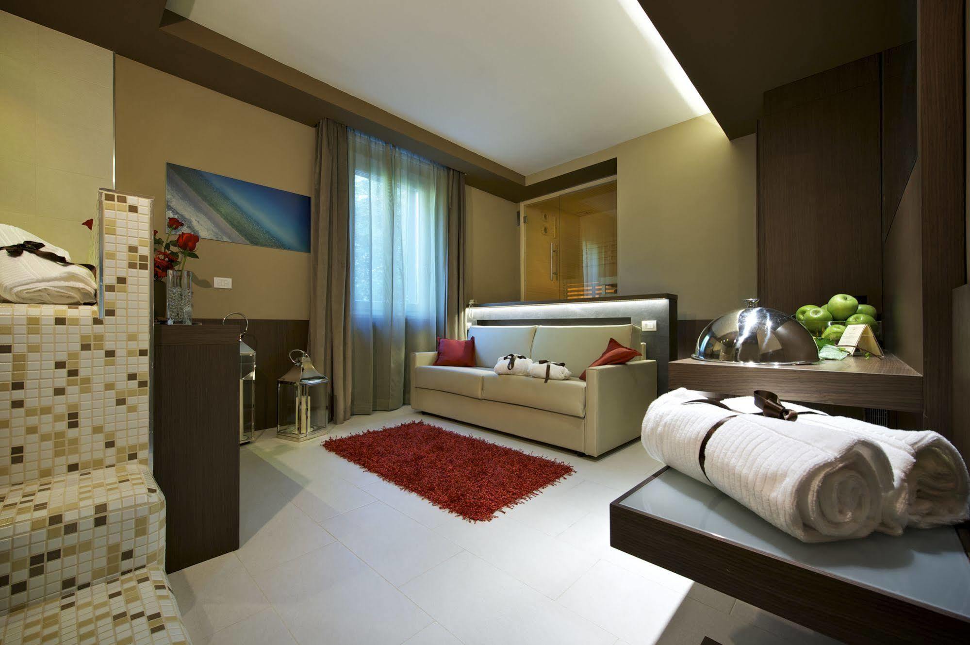 Unahotels Villa Dei Platani Foligno Eksteriør bilde