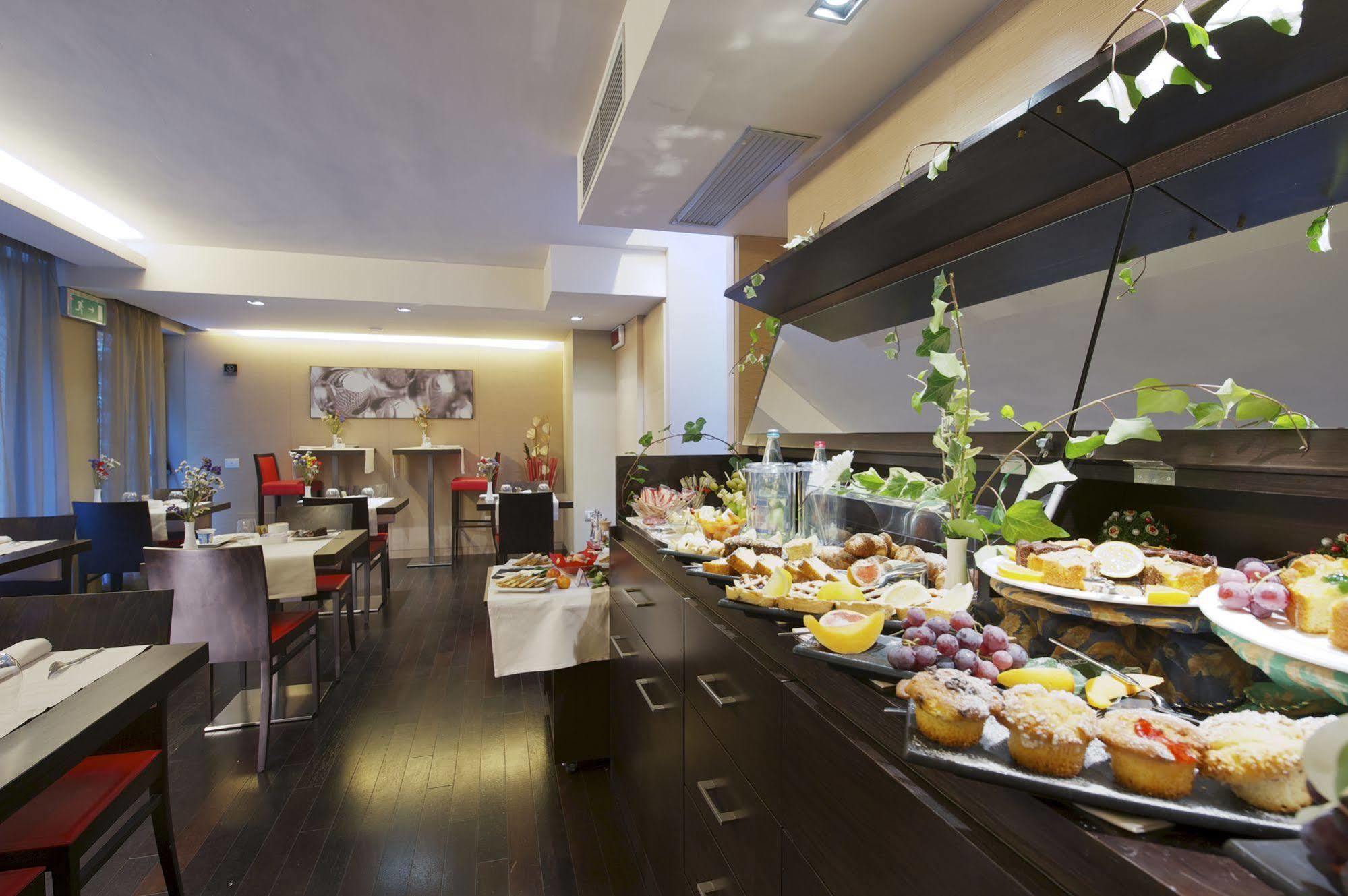 Unahotels Villa Dei Platani Foligno Eksteriør bilde